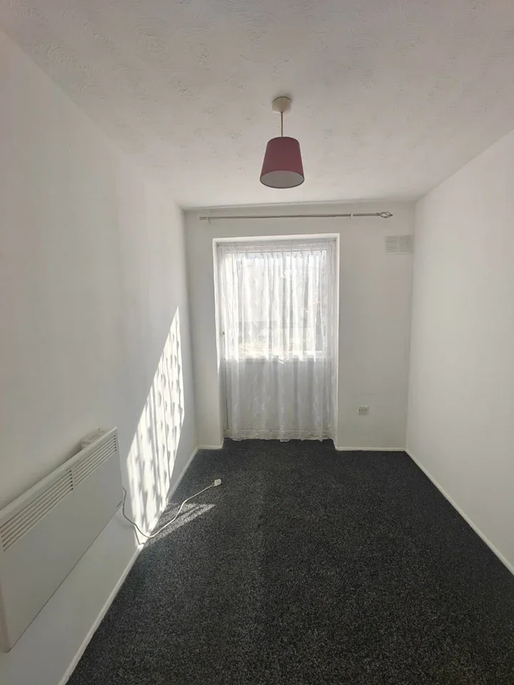 Flat Lynn Road in Greater London
