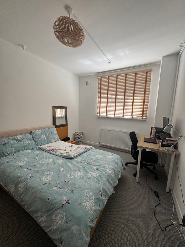 Room Shirley Grove in Greater London