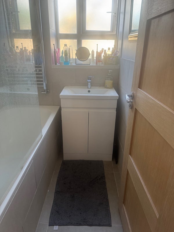 Room Shirley Grove in Greater London