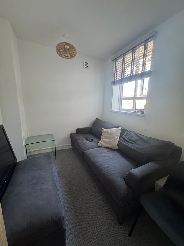 Room Shirley Grove in Greater London