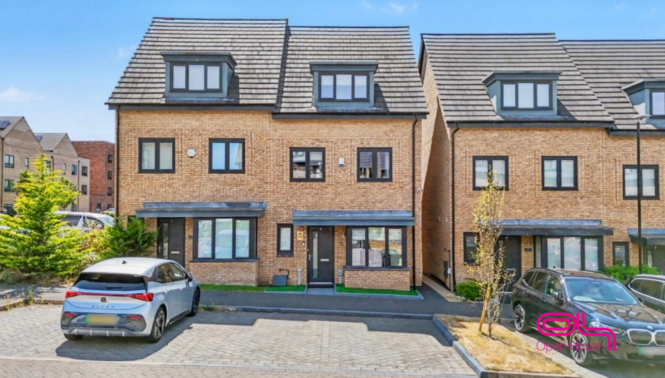 House Elm Road in Metropolitan Borough of Solihull