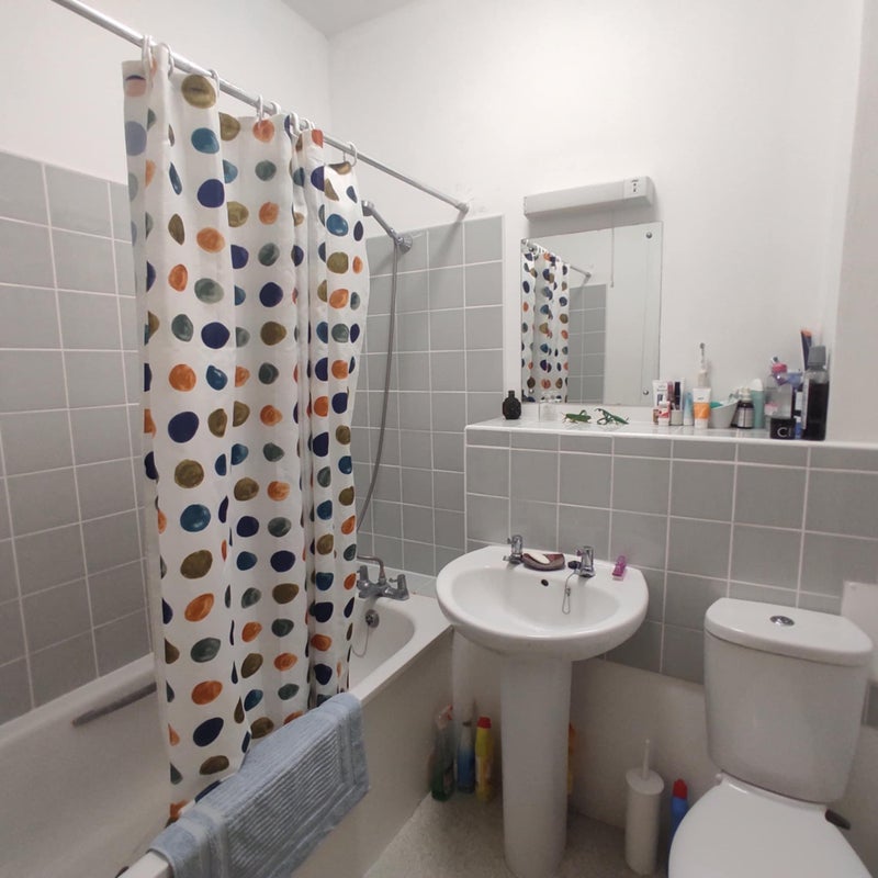 Room Walnut Tree Walk in Greater London