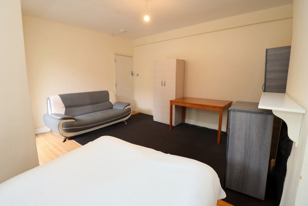 Room Globe Road in Greater London