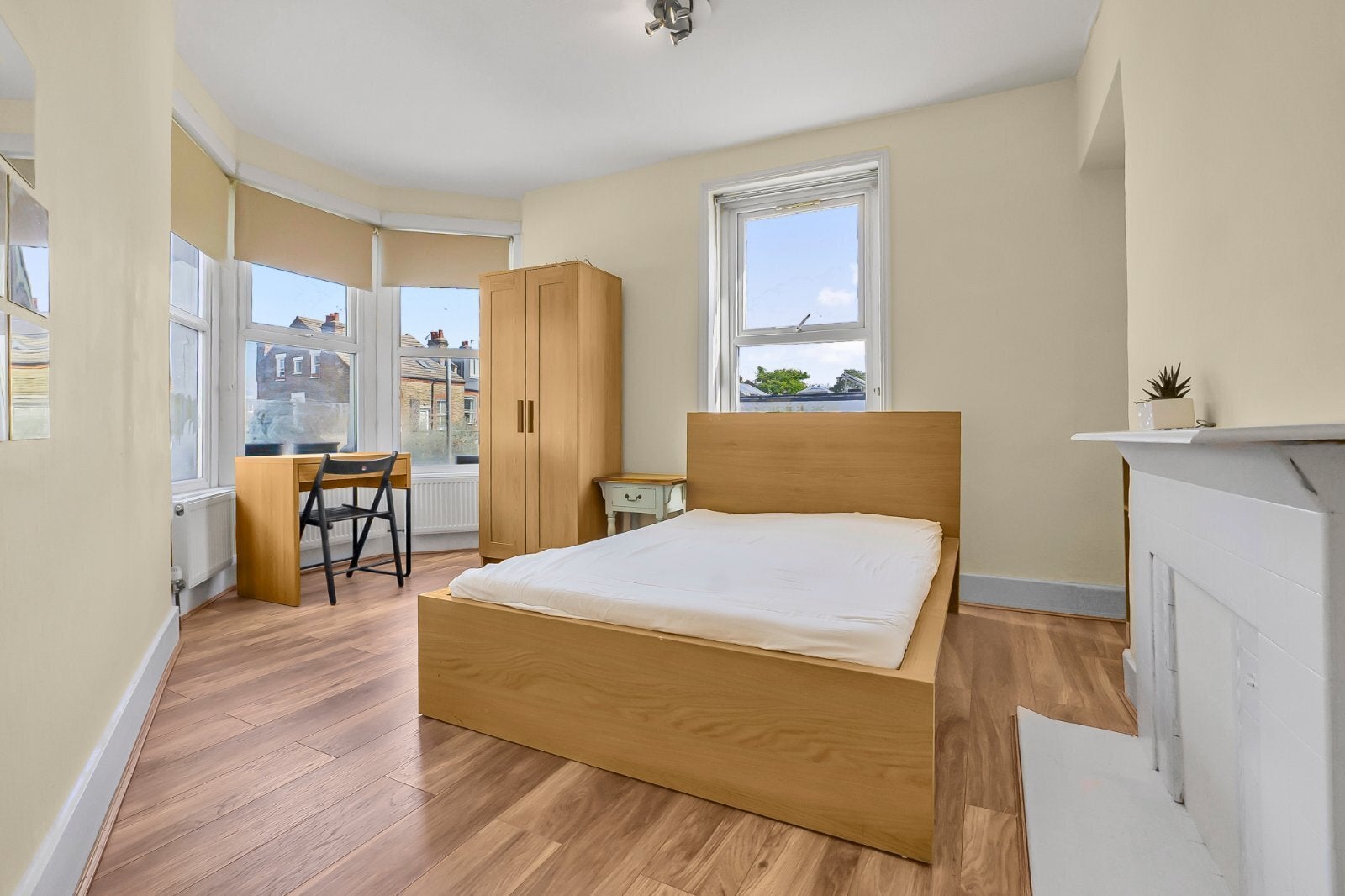 Flat Barmouth Road in Greater London