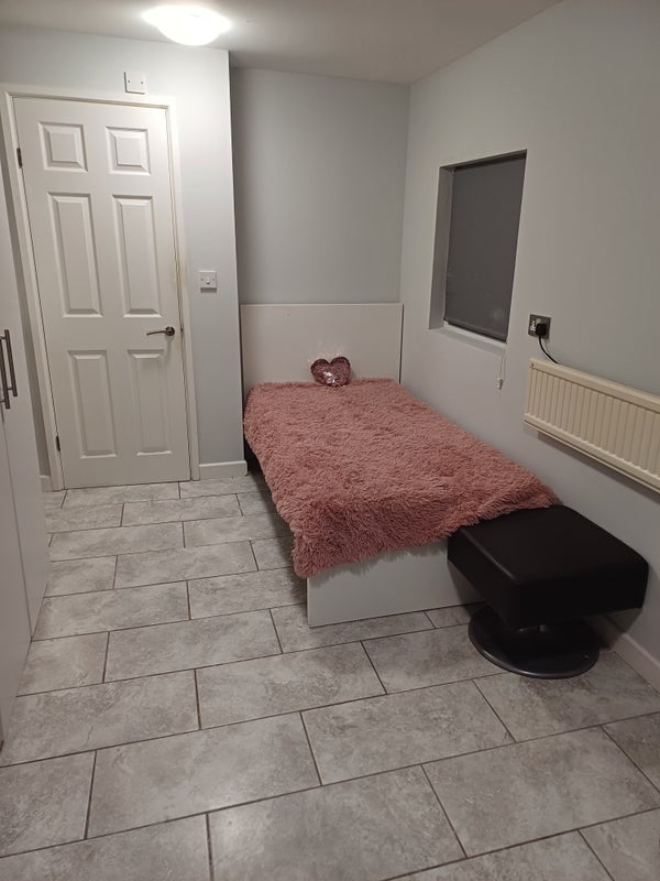 Flat Headley Drive in Greater London