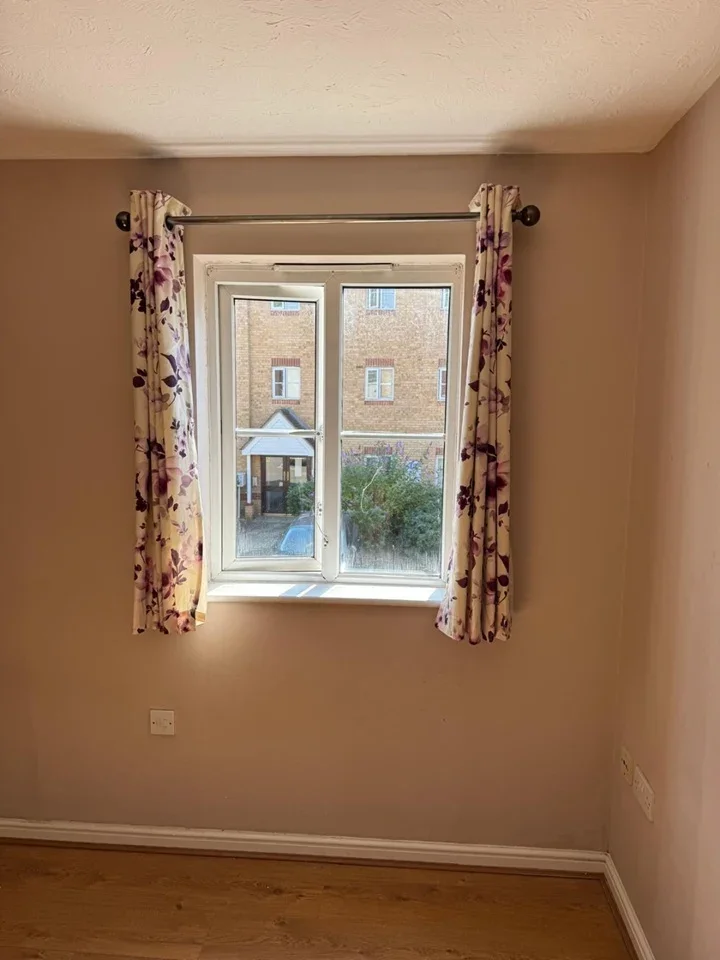 Room Payne Close in Greater London