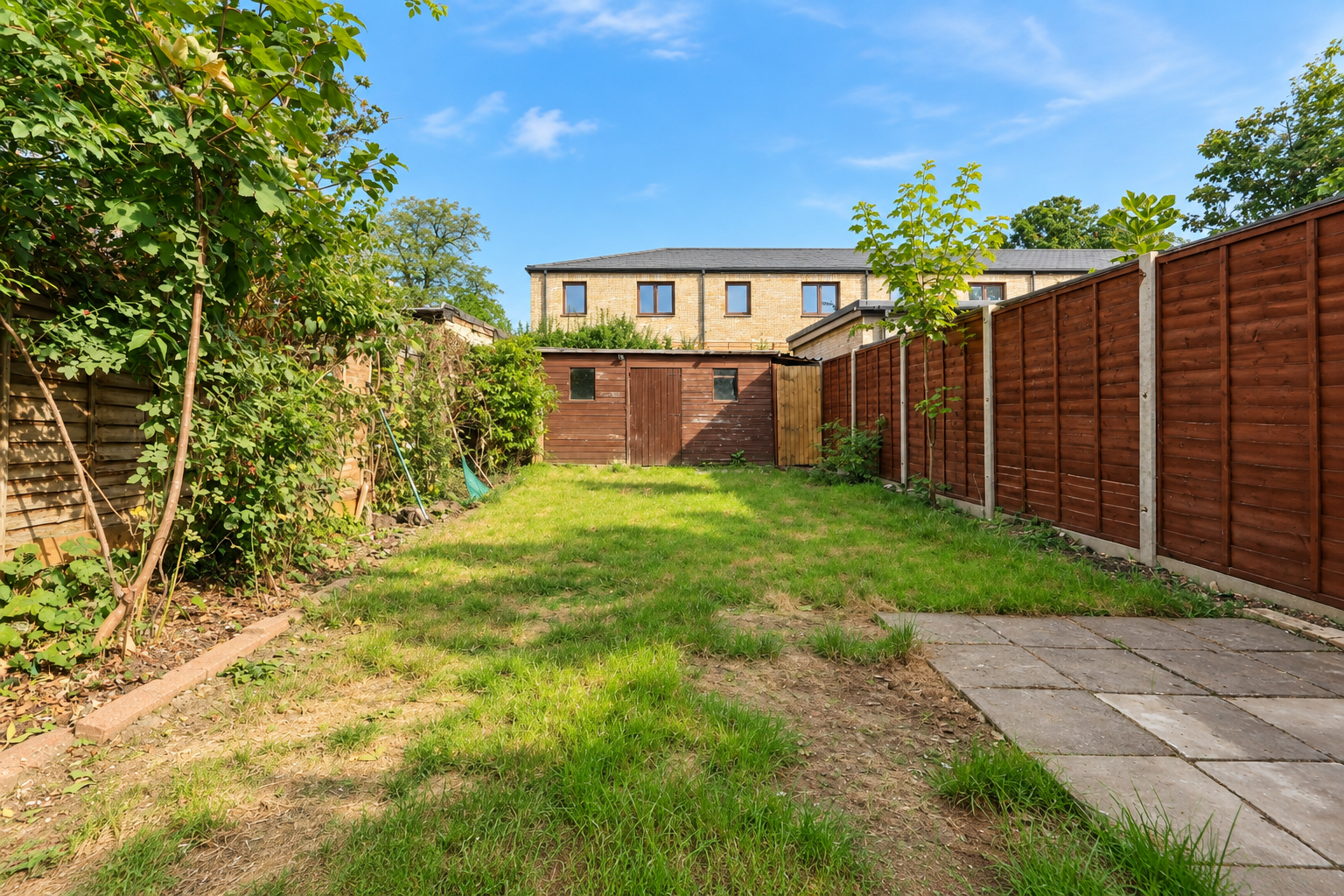 House Brentmead Gardens in Greater London