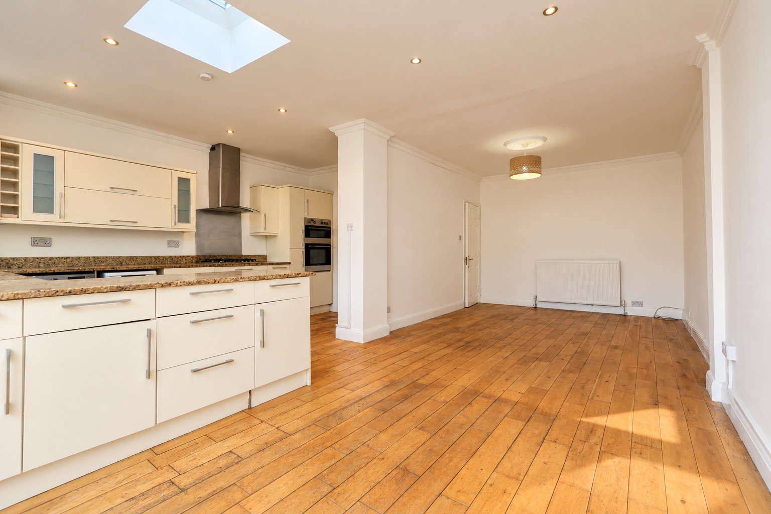 House Brentmead Gardens in Greater London