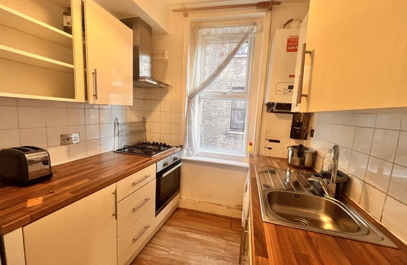 Flat Brighton Terrace in Greater London