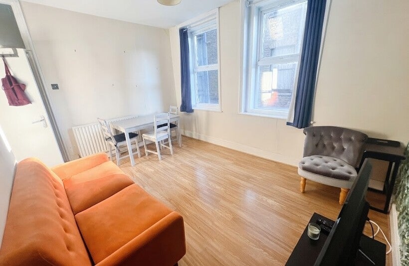 Flat Brighton Terrace in Greater London