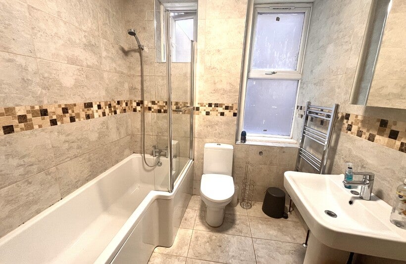 Flat Brighton Terrace in Greater London