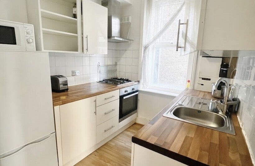 Flat Brighton Terrace in Greater London