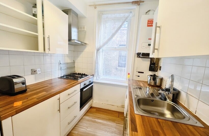 Flat Brighton Terrace in Greater London