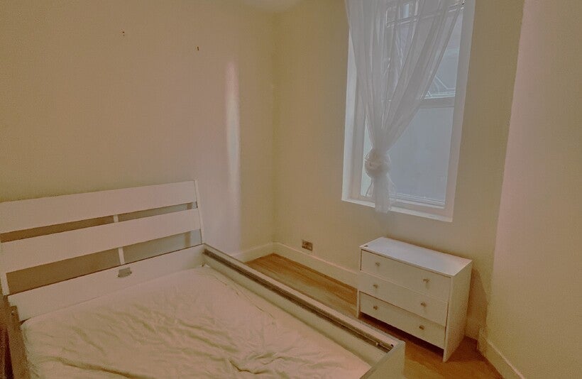 Flat Brighton Terrace in Greater London
