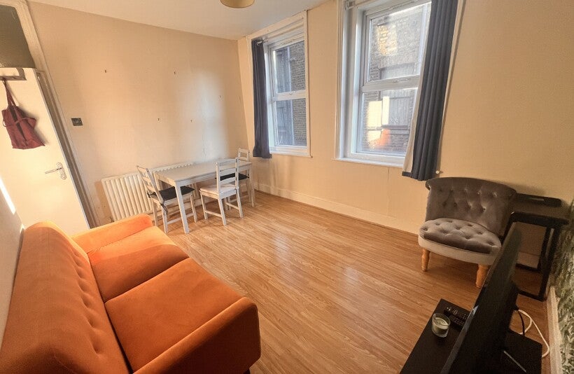Flat Brighton Terrace in Greater London