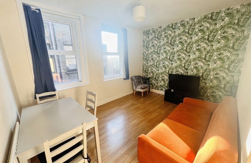 Flat Brighton Terrace in Greater London