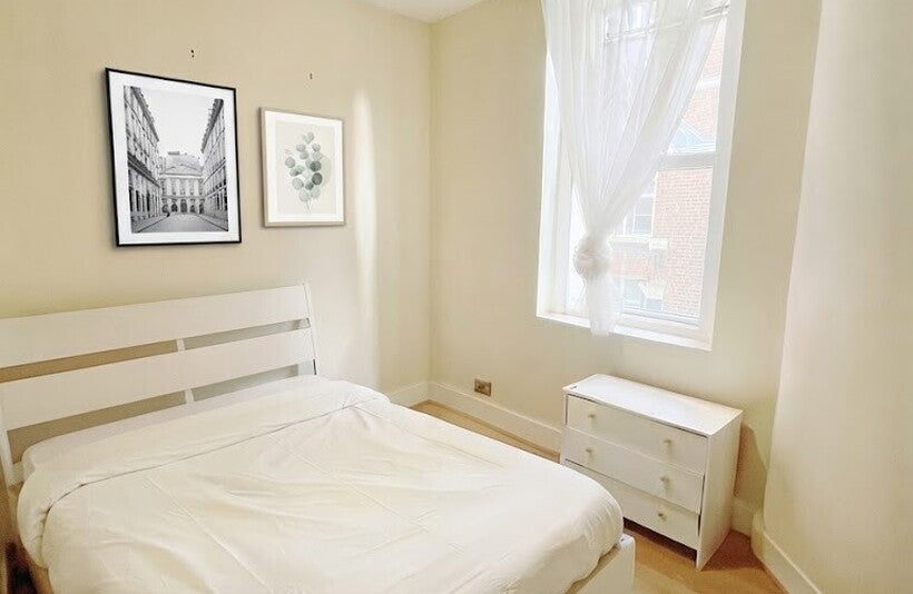 Flat Brighton Terrace in Greater London