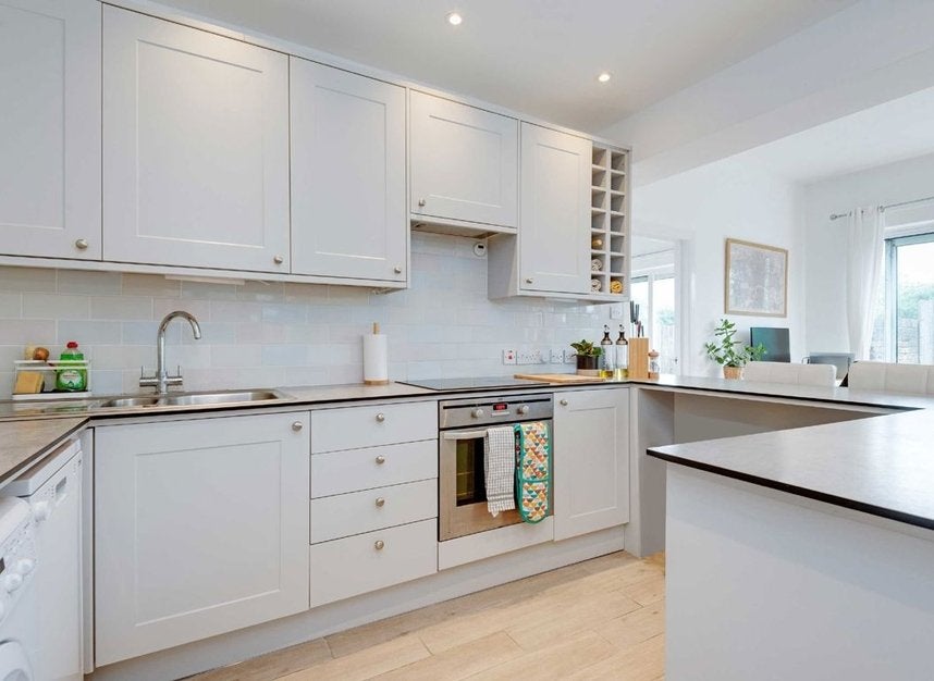 Flat Broadhurst Gardens in Greater London