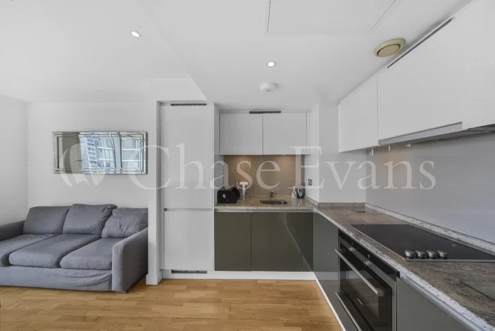 Flat Westferry Road in Greater London