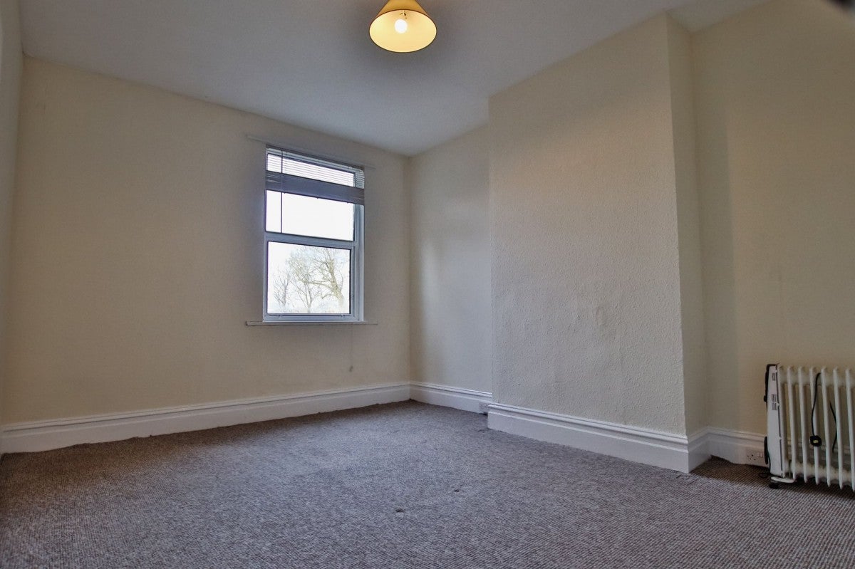 Flat Ombersley Road in Worcester