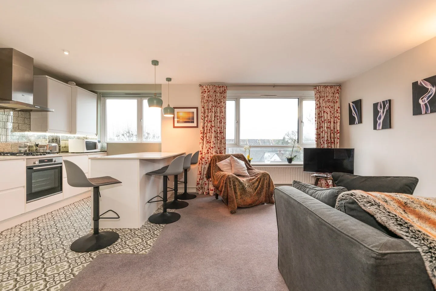 Flat Heathfield Road in Greater London