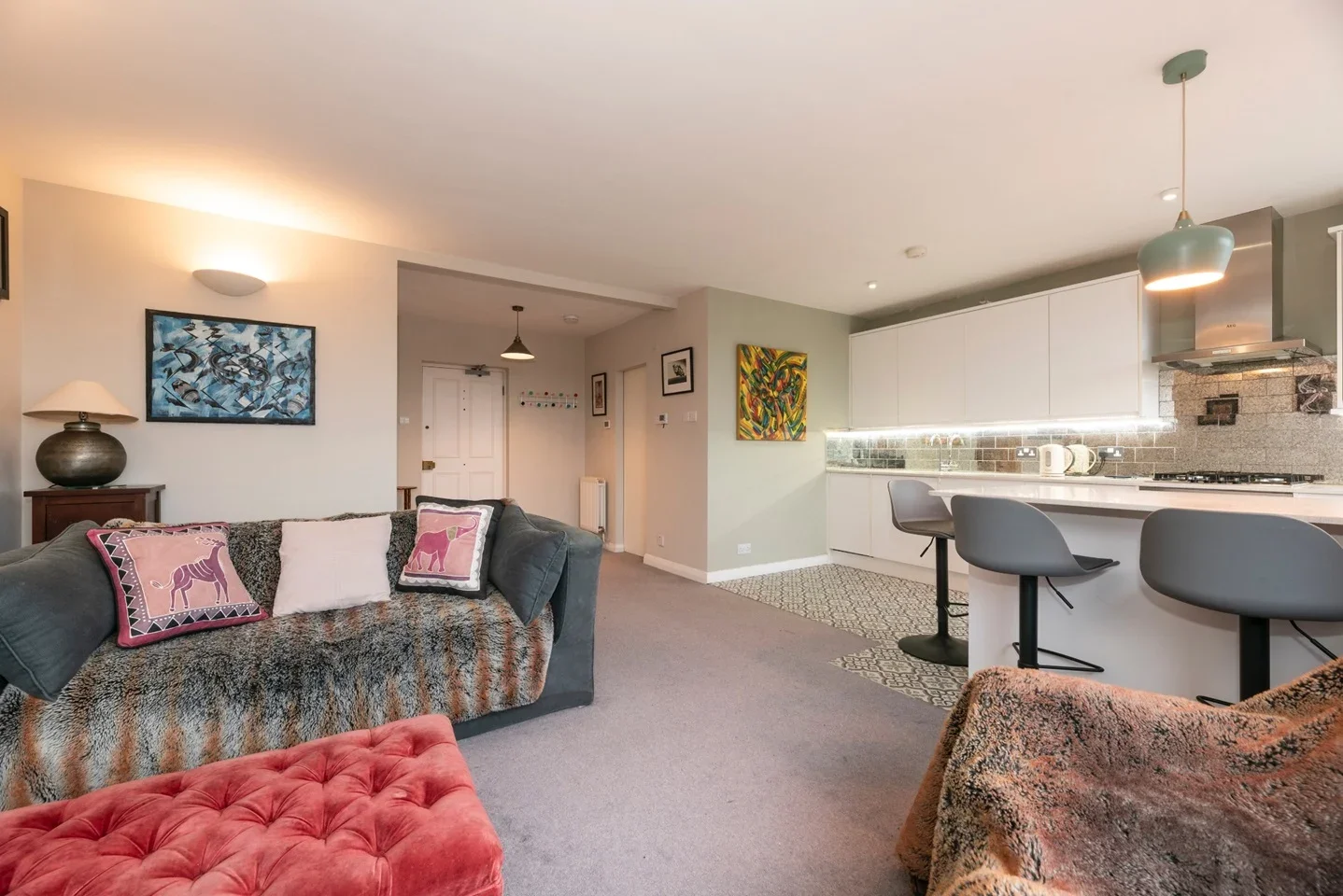 Flat Heathfield Road in Greater London