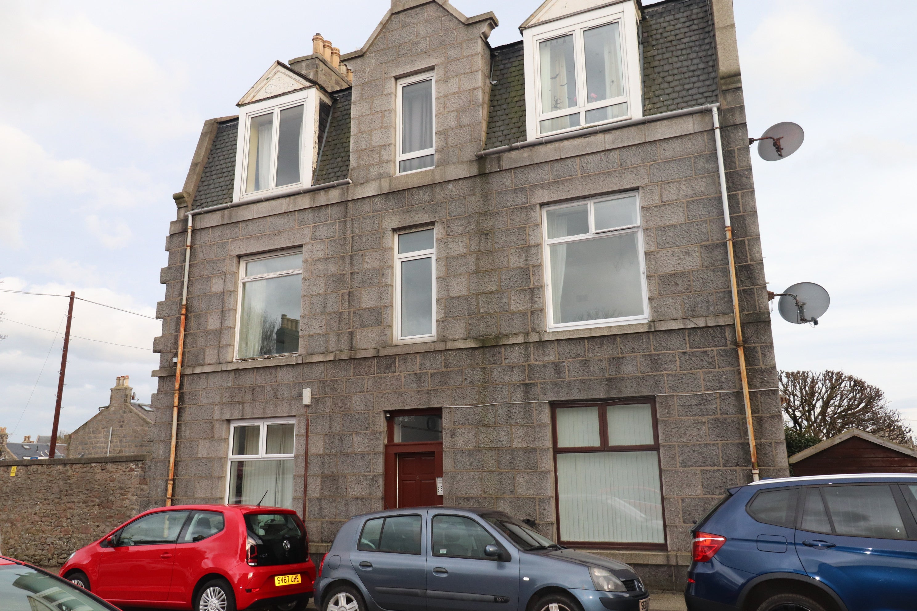 Flat Elmfield Avenue in Aberdeen City