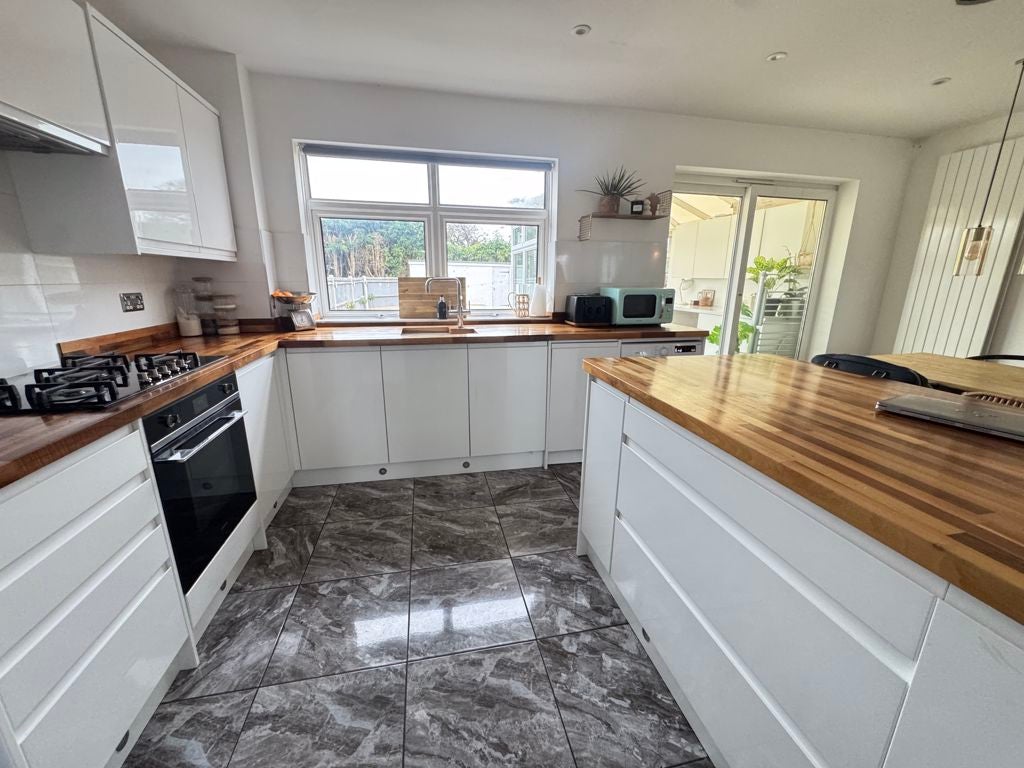 Flat Mornington Crescent in Arun