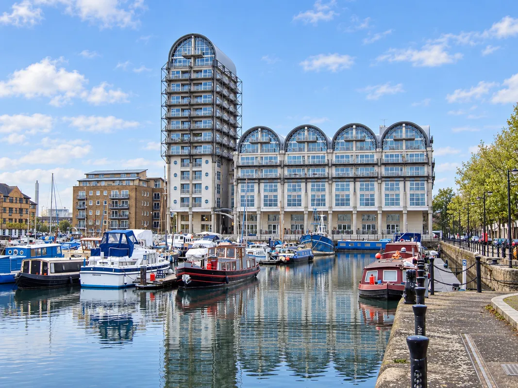Flat Boat Lifter Way in Greater London