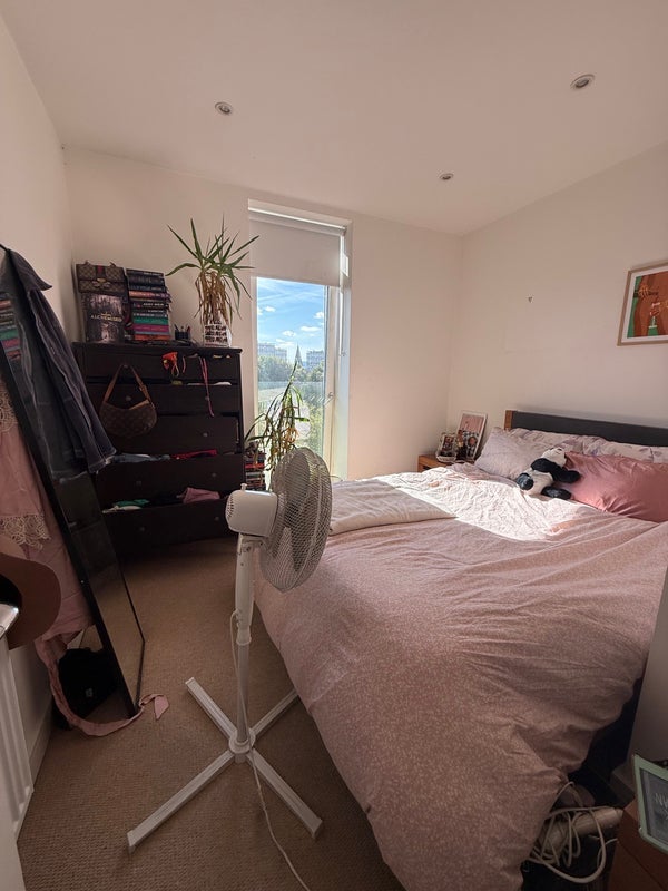 Room Approach Road in Greater London