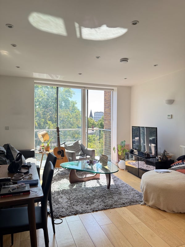 Room Approach Road in Greater London