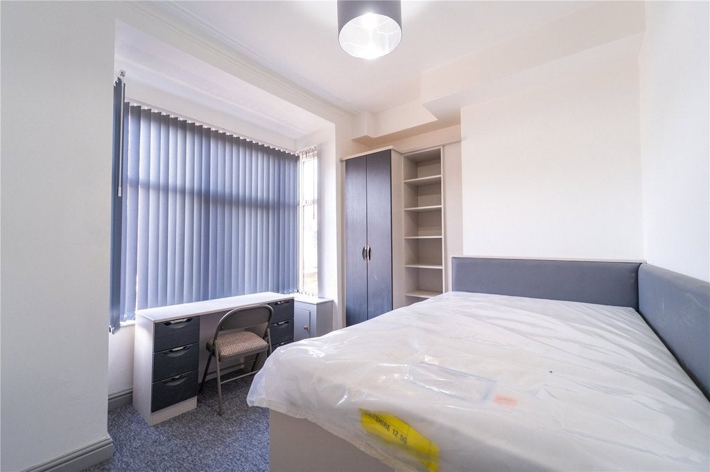 Room Raddlebarn Road in Birmingham