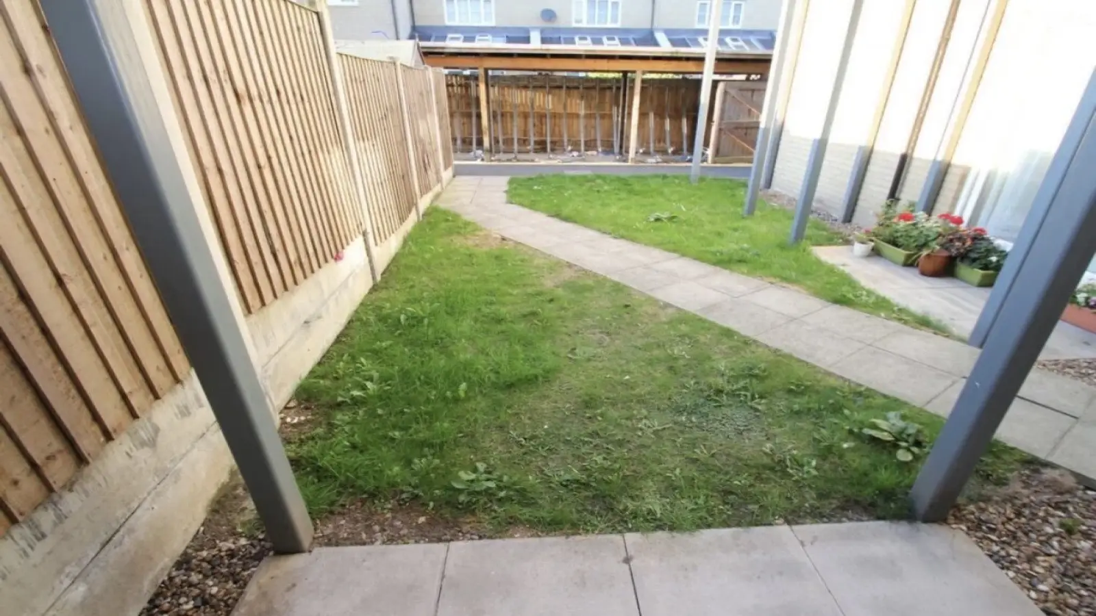 Flat Griggs Close in Greater London