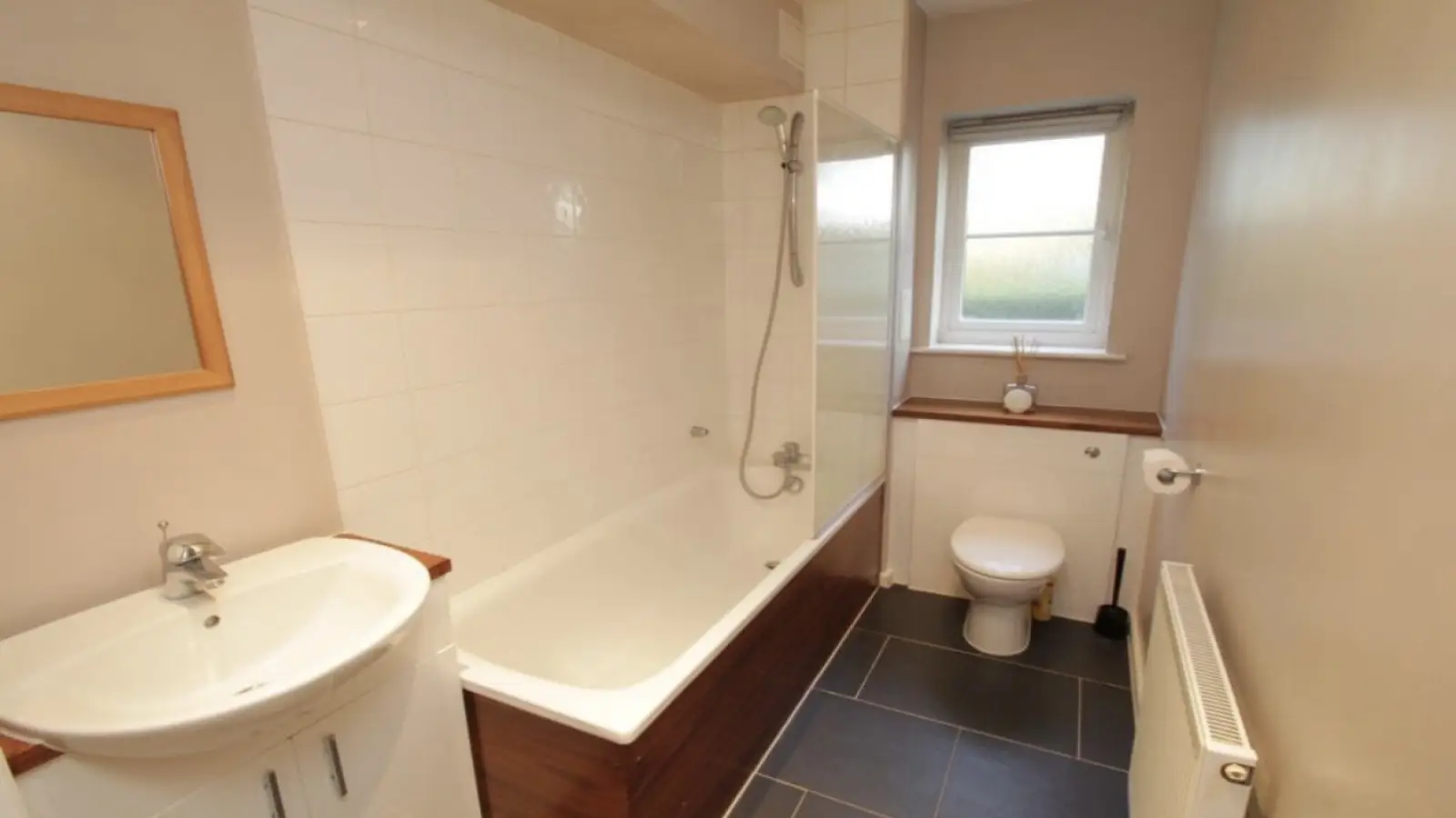 Flat Griggs Close in Greater London