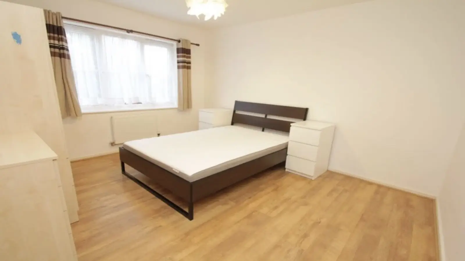 Flat Griggs Close in Greater London