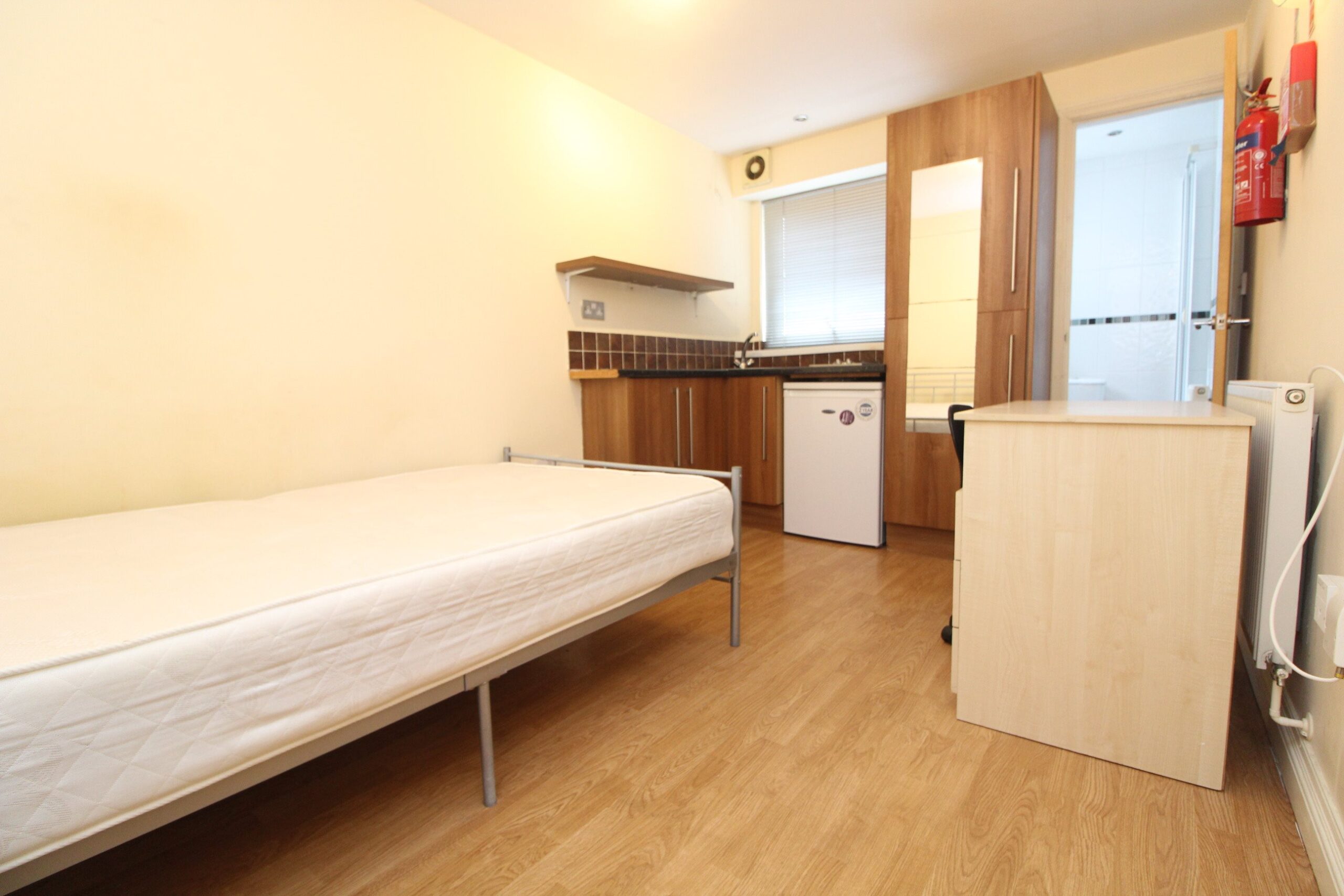 Flat Monthermer Road in Cardiff