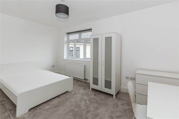 Flat Luckington Road in Bristol
