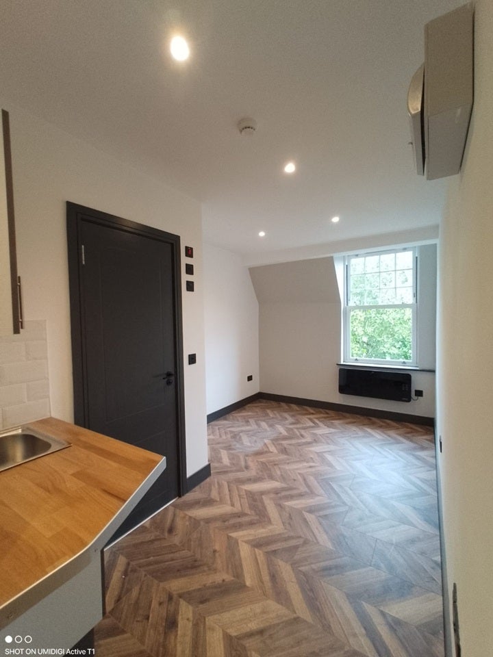 Room Balham High Road in Greater London