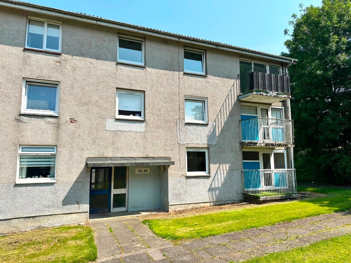 Flat Russell Place in East Kilbride