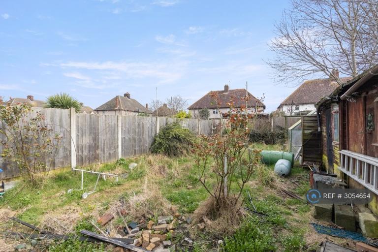 Room St Chad's Road in Tilbury