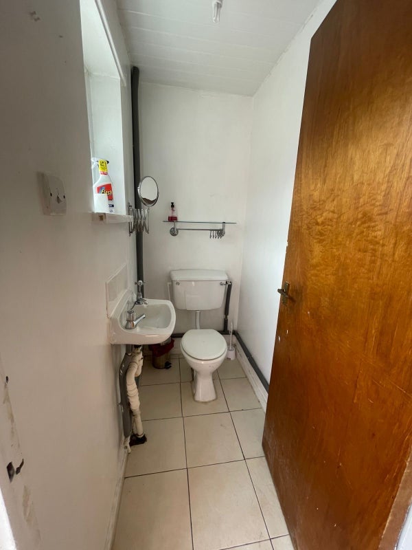 Room Jevington Walk in Manchester