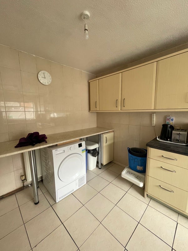 Room Jevington Walk in Manchester