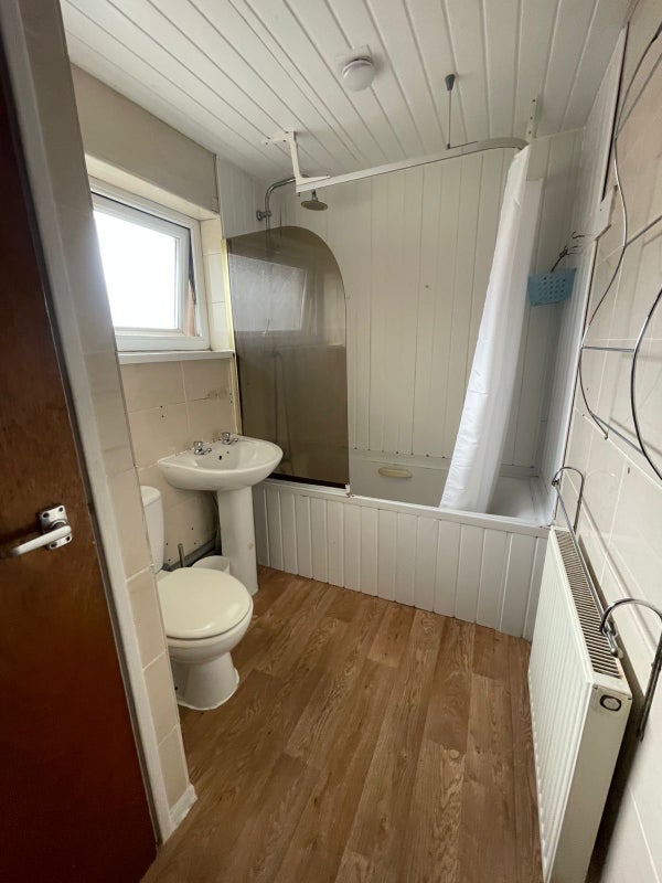 Room Jevington Walk in Manchester