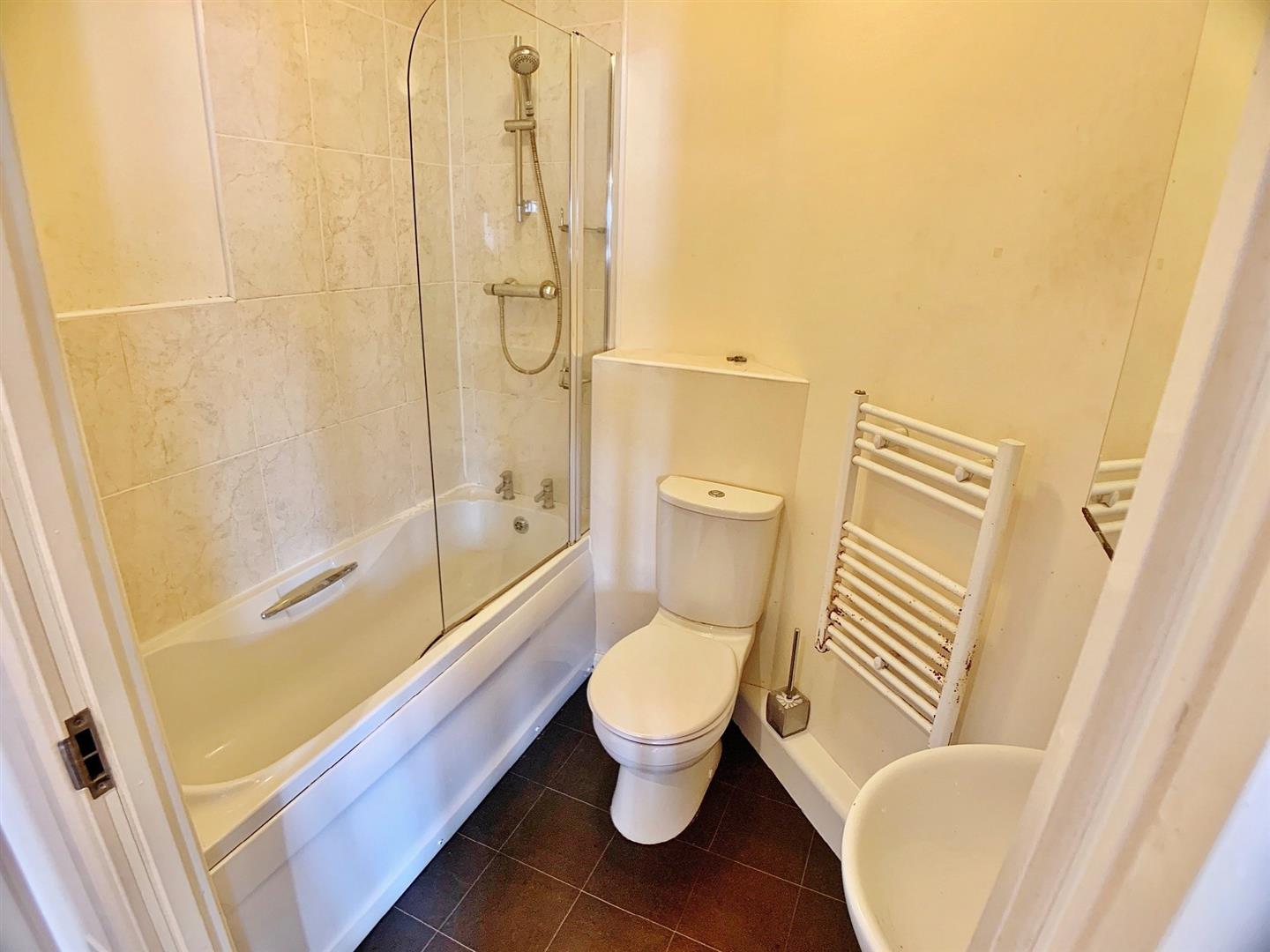 Flat Poppleton Close in Coventry