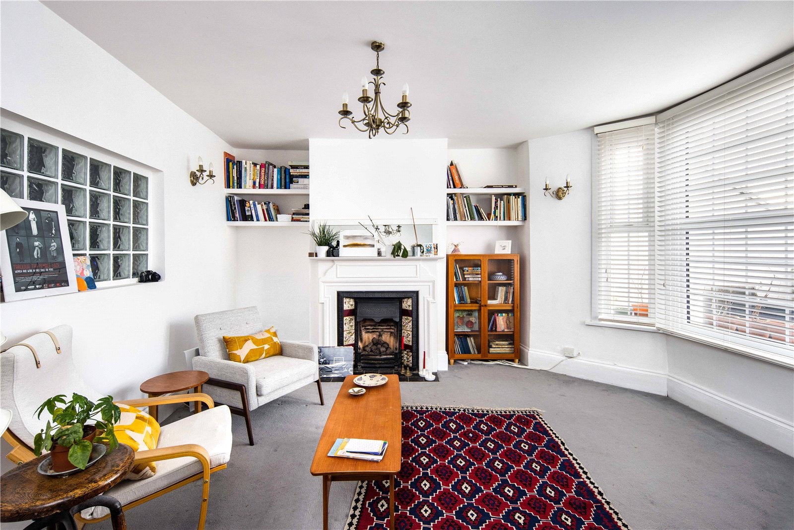 Flat Holly Road in Greater London