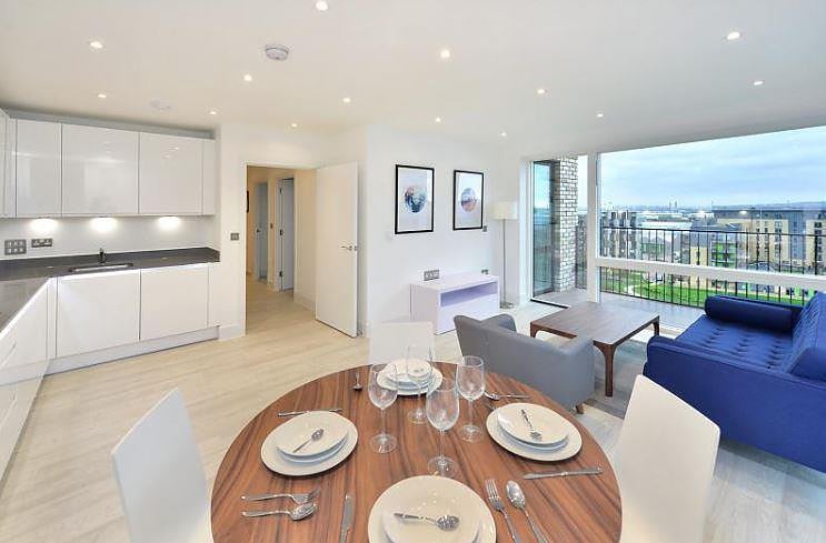 House Lakeside Drive in Greater London