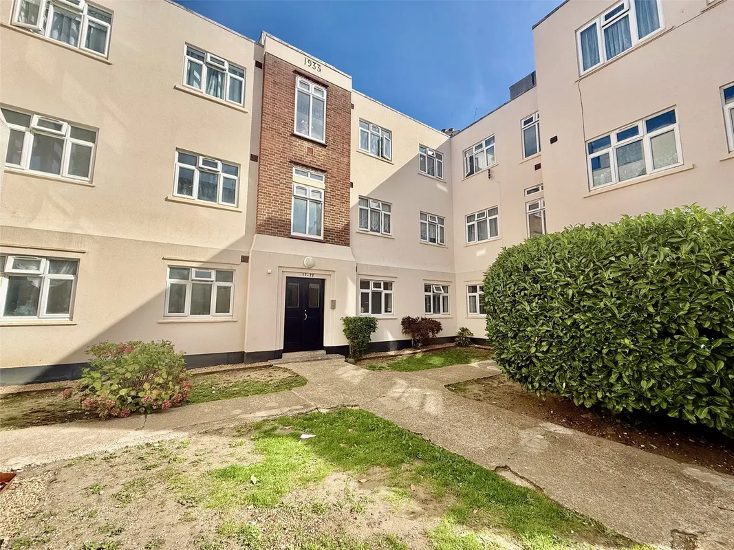 Flat Lower Addiscombe Road in London