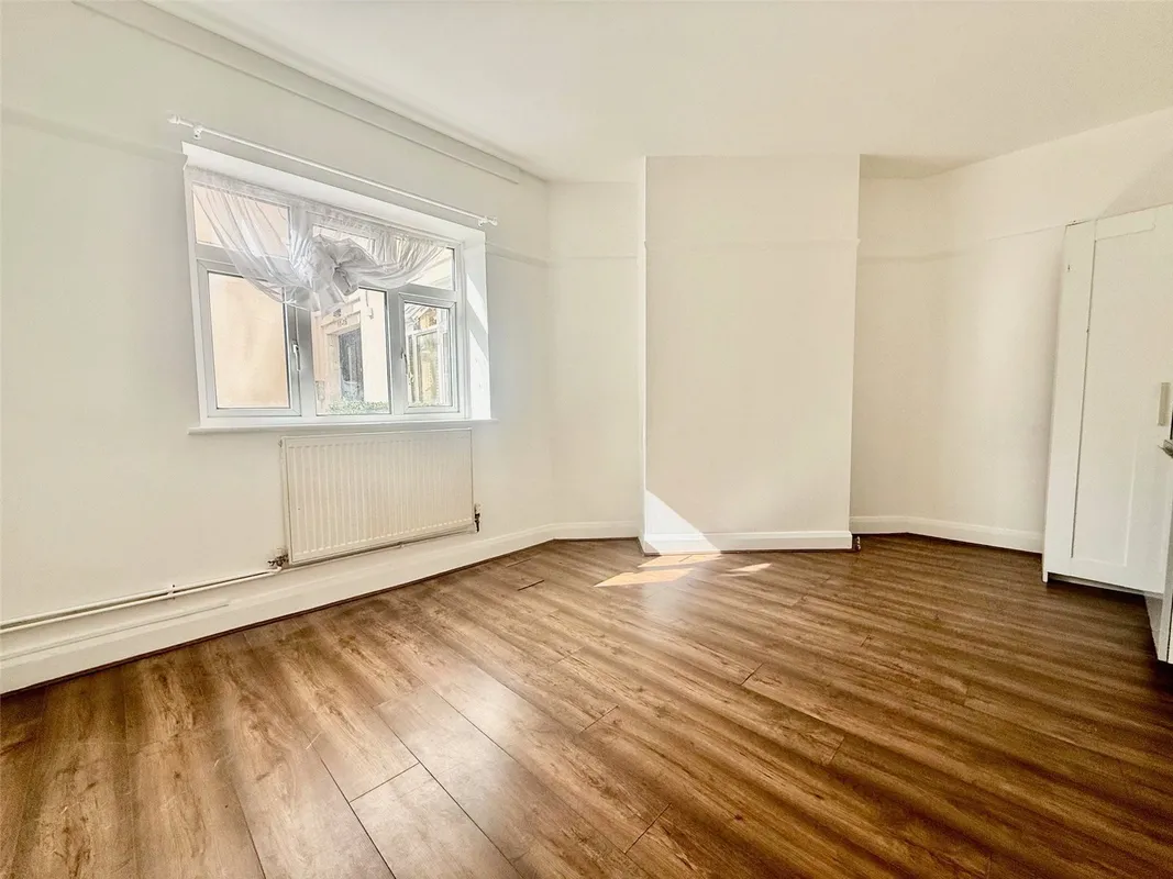 Flat Lower Addiscombe Road in London