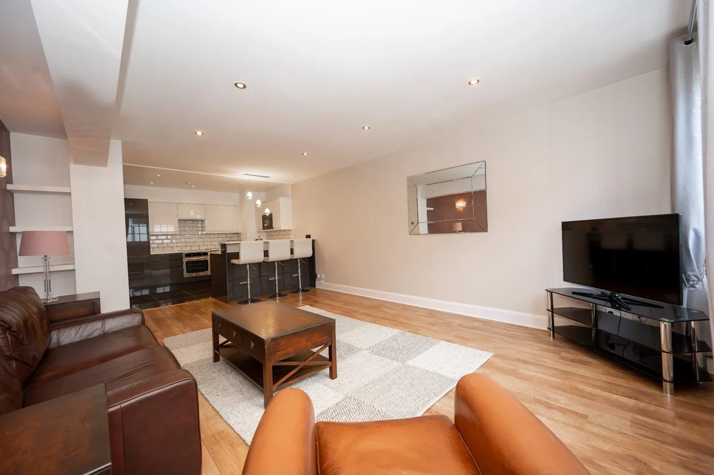 Flat Gainsford Street in Greater London