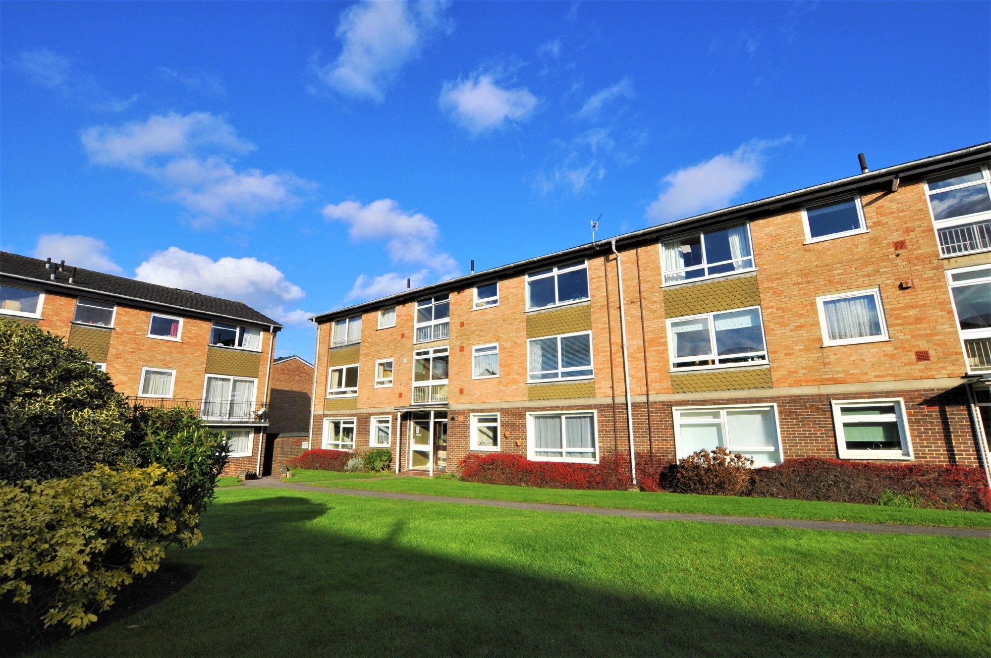 Flat Powell Close in Guildford